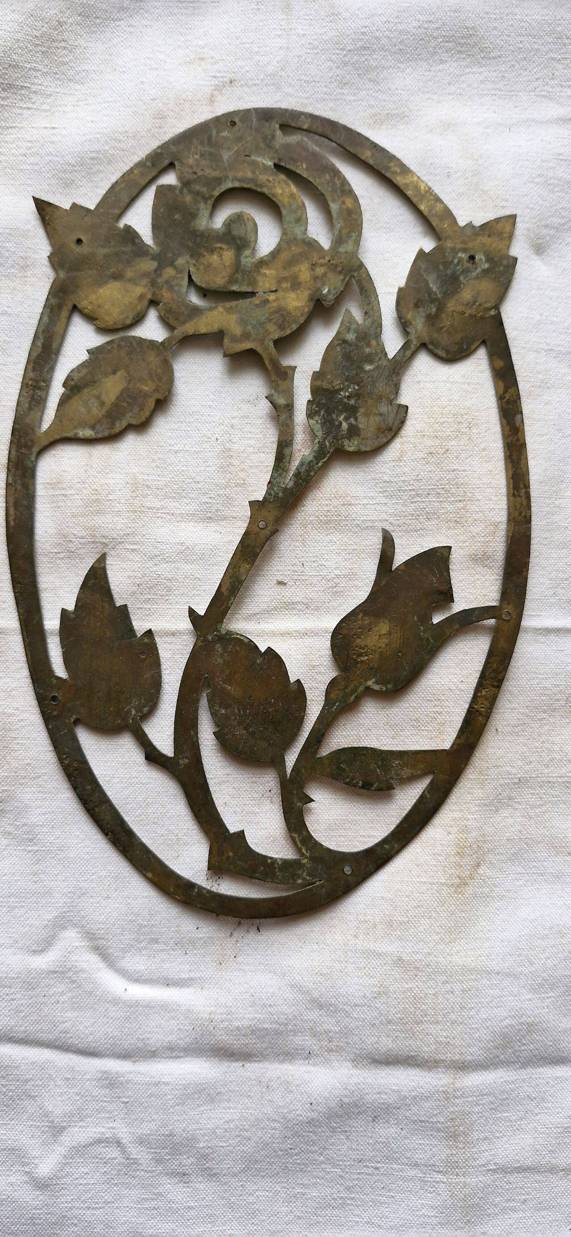 Old small oval brass rose window, width, height 18cm.