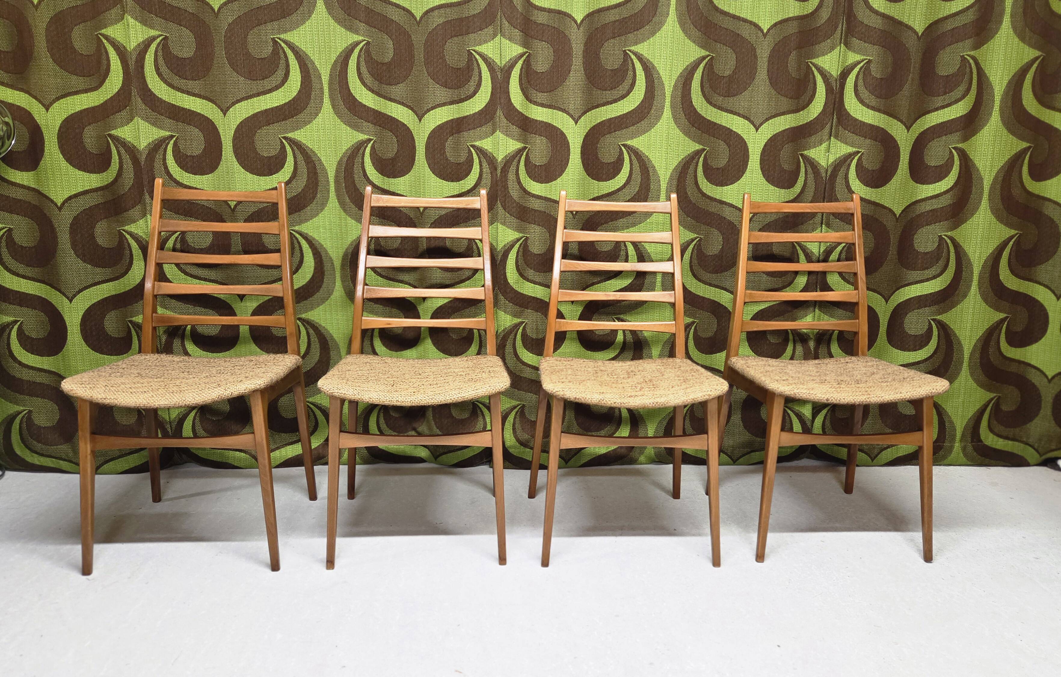 Lot 4 chaises scandinave 1970"