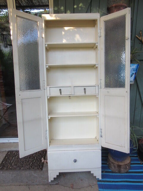 Armoire vitrée