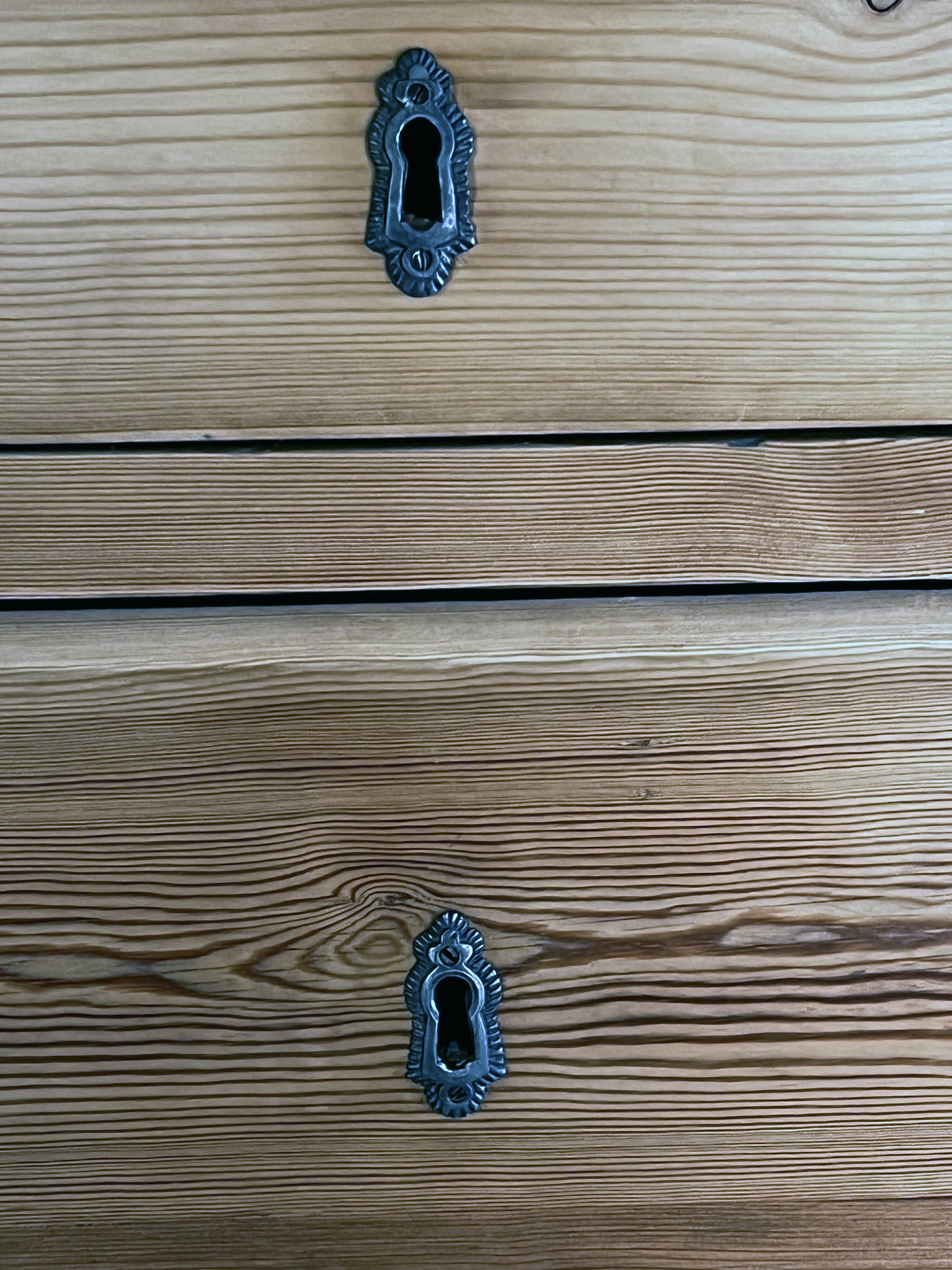 Large 19th century Scandinavian pine chest of drawers