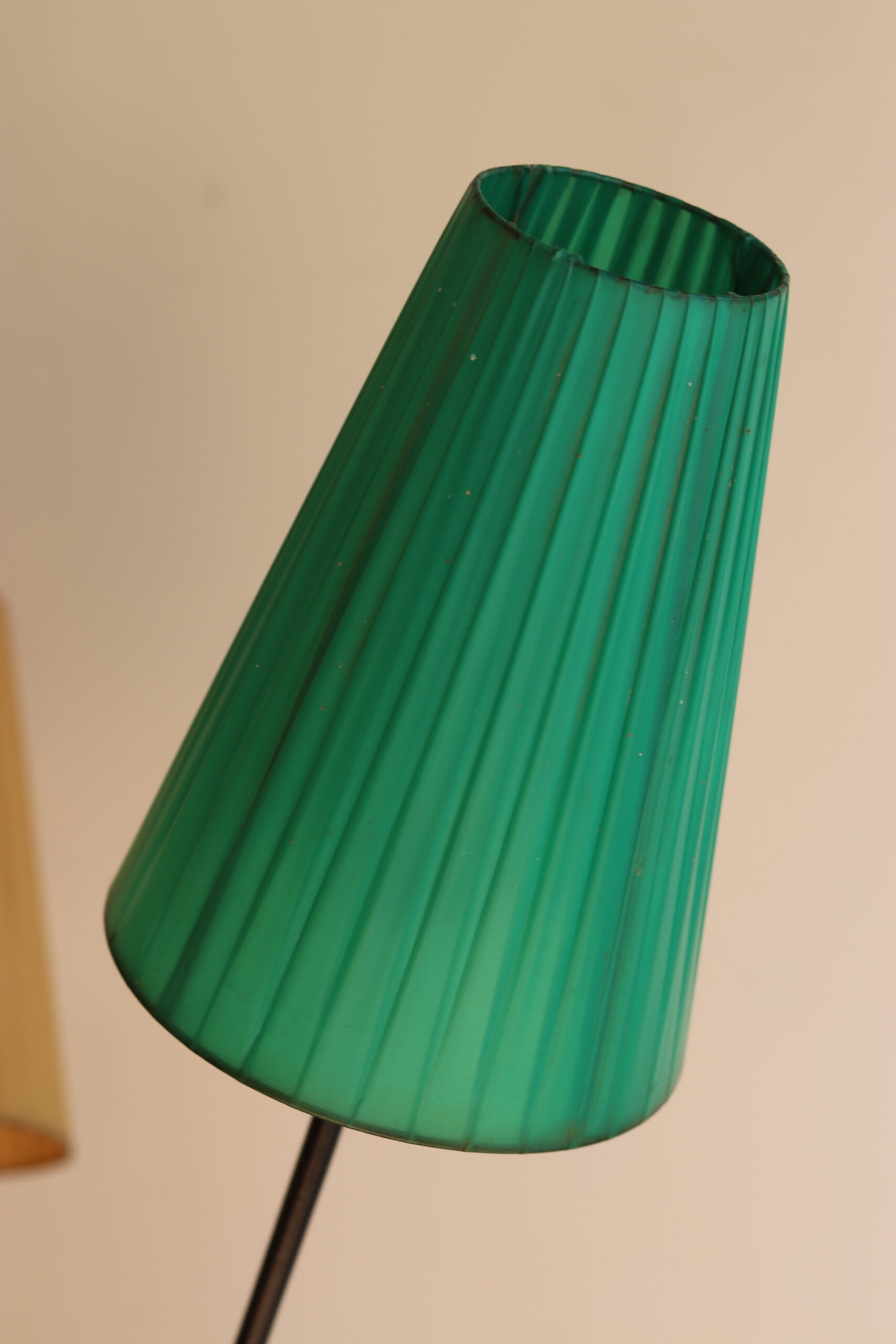 Three-colour tripod floor lamp from the 1950s with three lights.