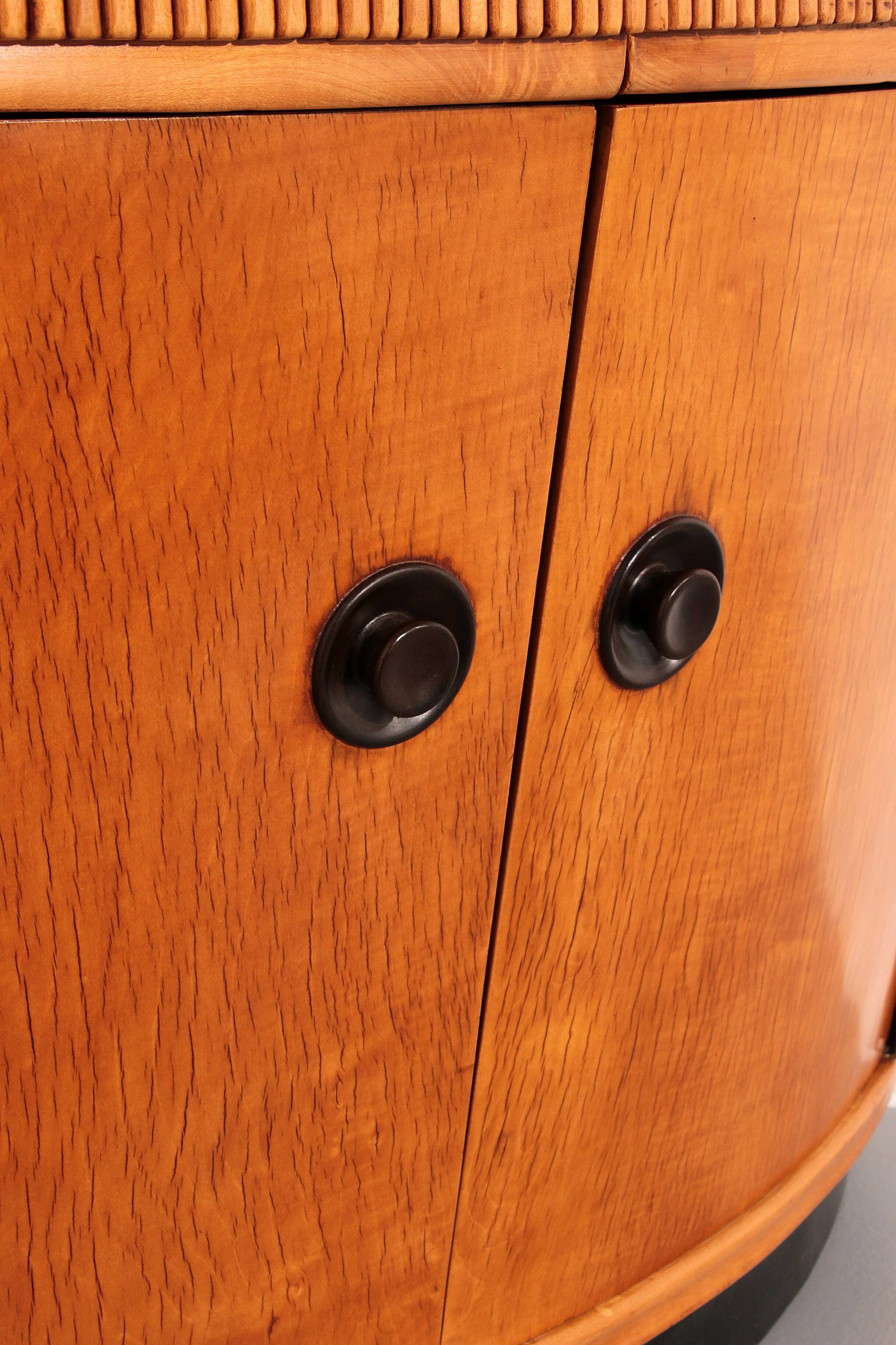 Bar cabinet in light wood attributed to Paolo Buffa, 1940s