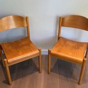 Suite de 6 chaises empilables en sapin