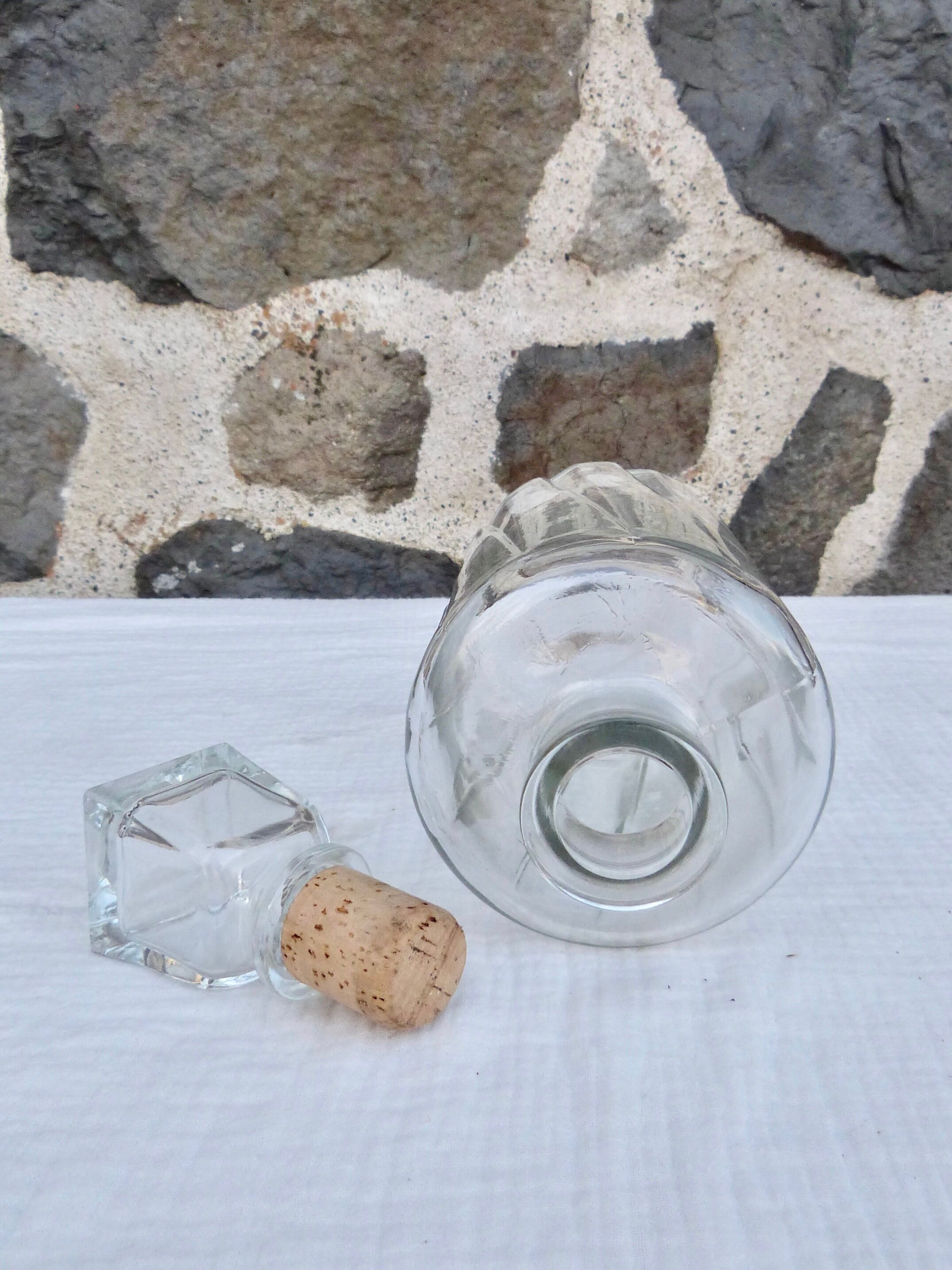 Glass whisky decanter