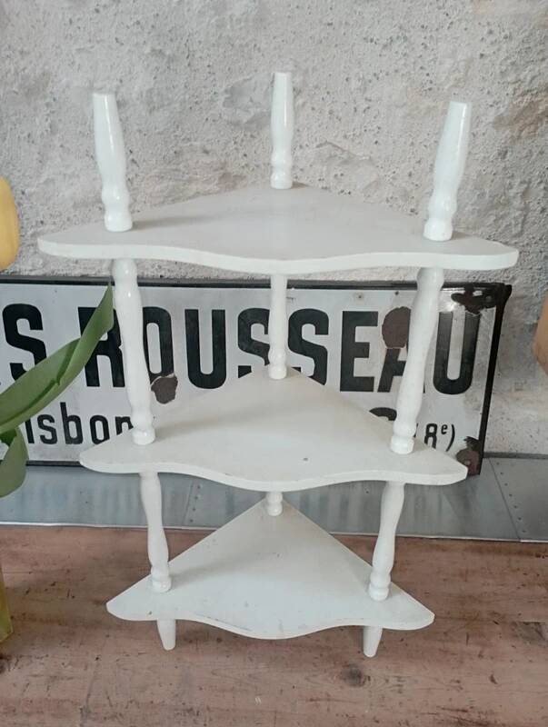 White lacquered corner shelf.