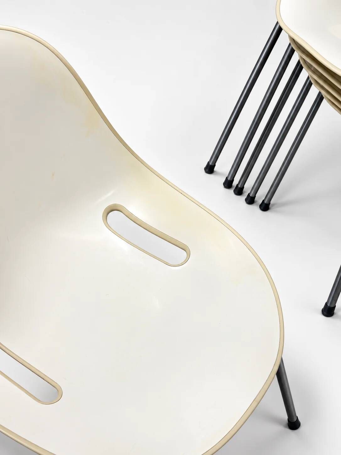 Set of 6 stackable chairs "Lola" by Syn Design
