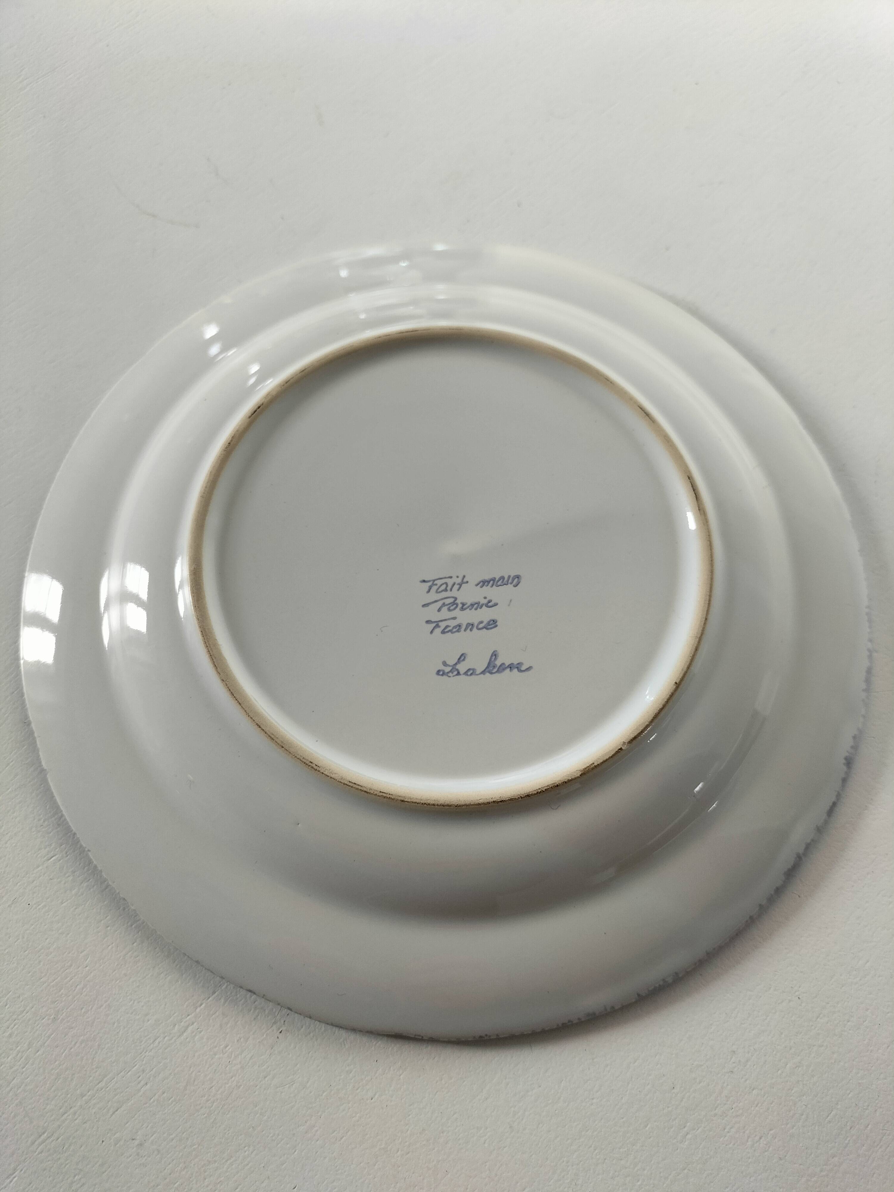 Assiette Faïencerie de Pornic modèle Laken peinte à la main