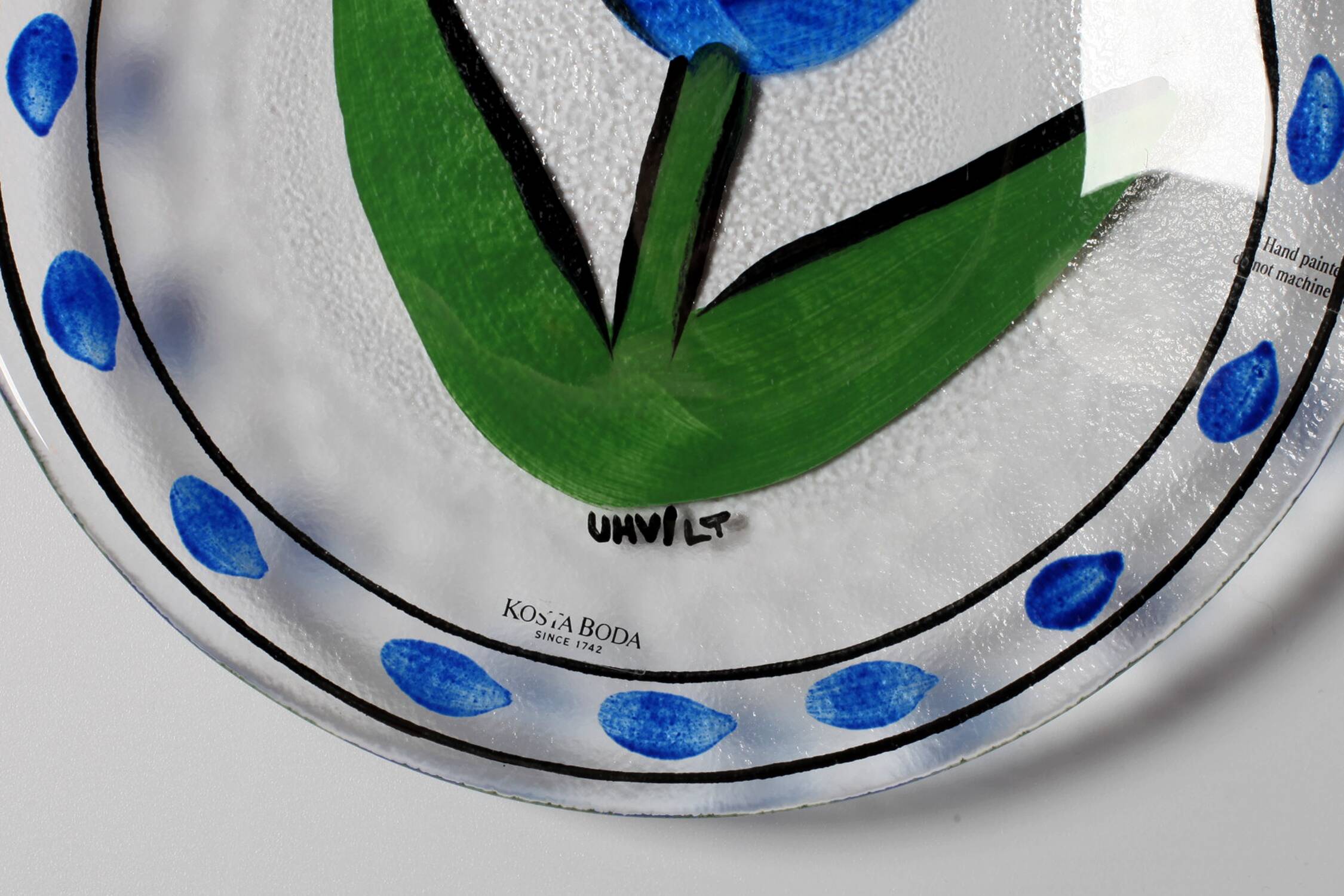 Kosta Boda Tulip Glass Plate: Ulrica Hydman Vallien, Swedish Design