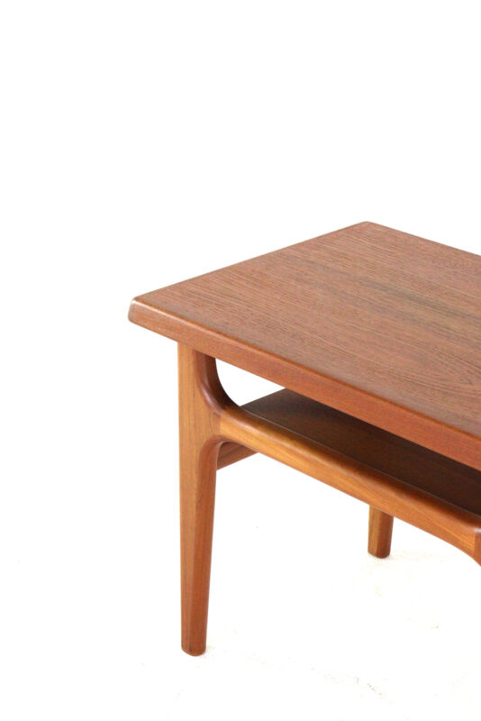 Table basse / table d'appoint 'Tuse' de Niels Bach, vintage danois