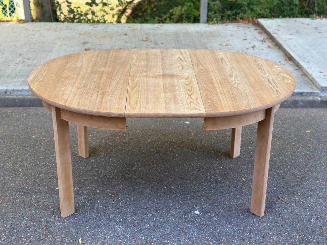 Table ronde extensible scandinave en bois clair décapé rallonge intégrée 19