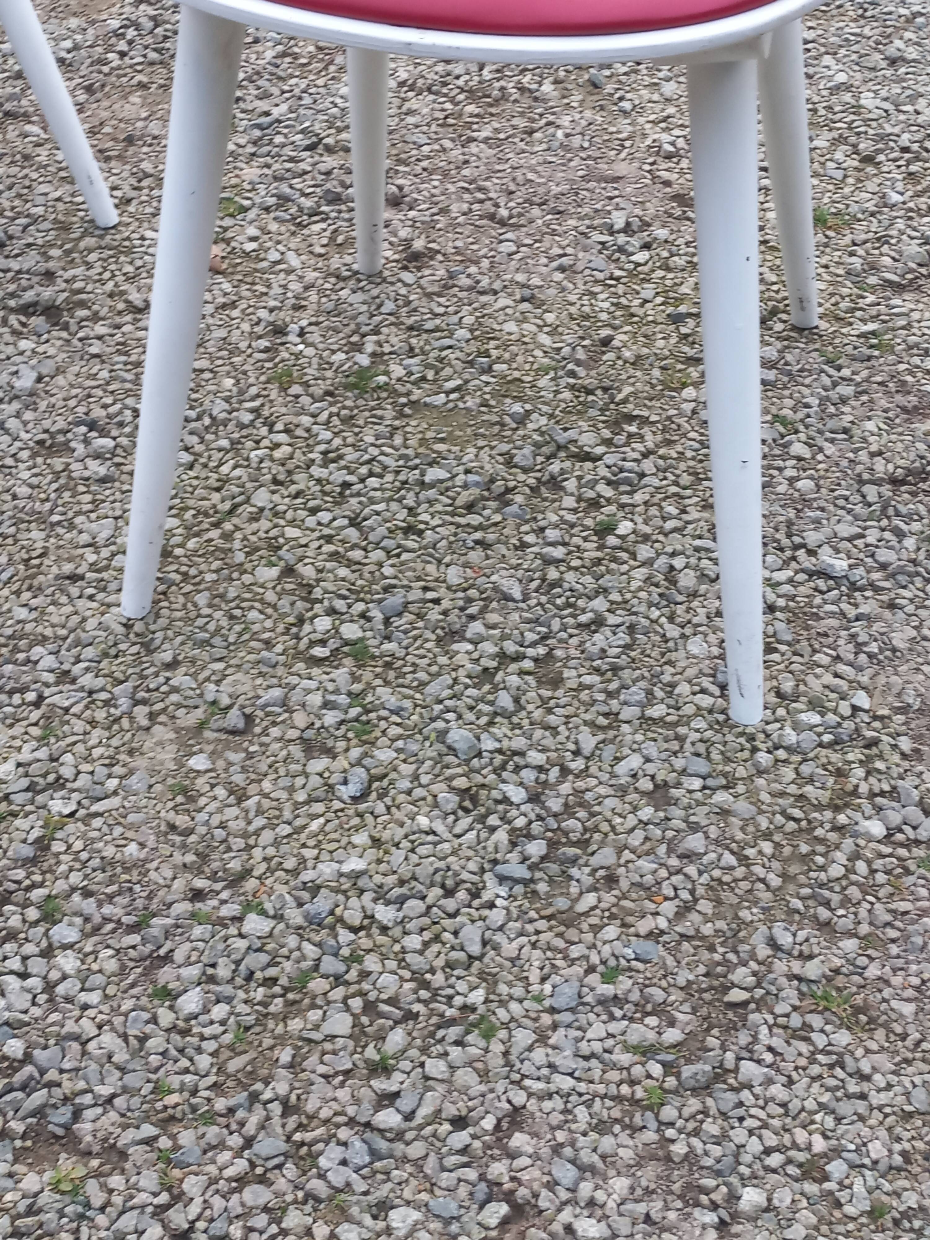 Set of 4 Scandinavian style chairs from the 50s in white lacquered wood and red skaï patties