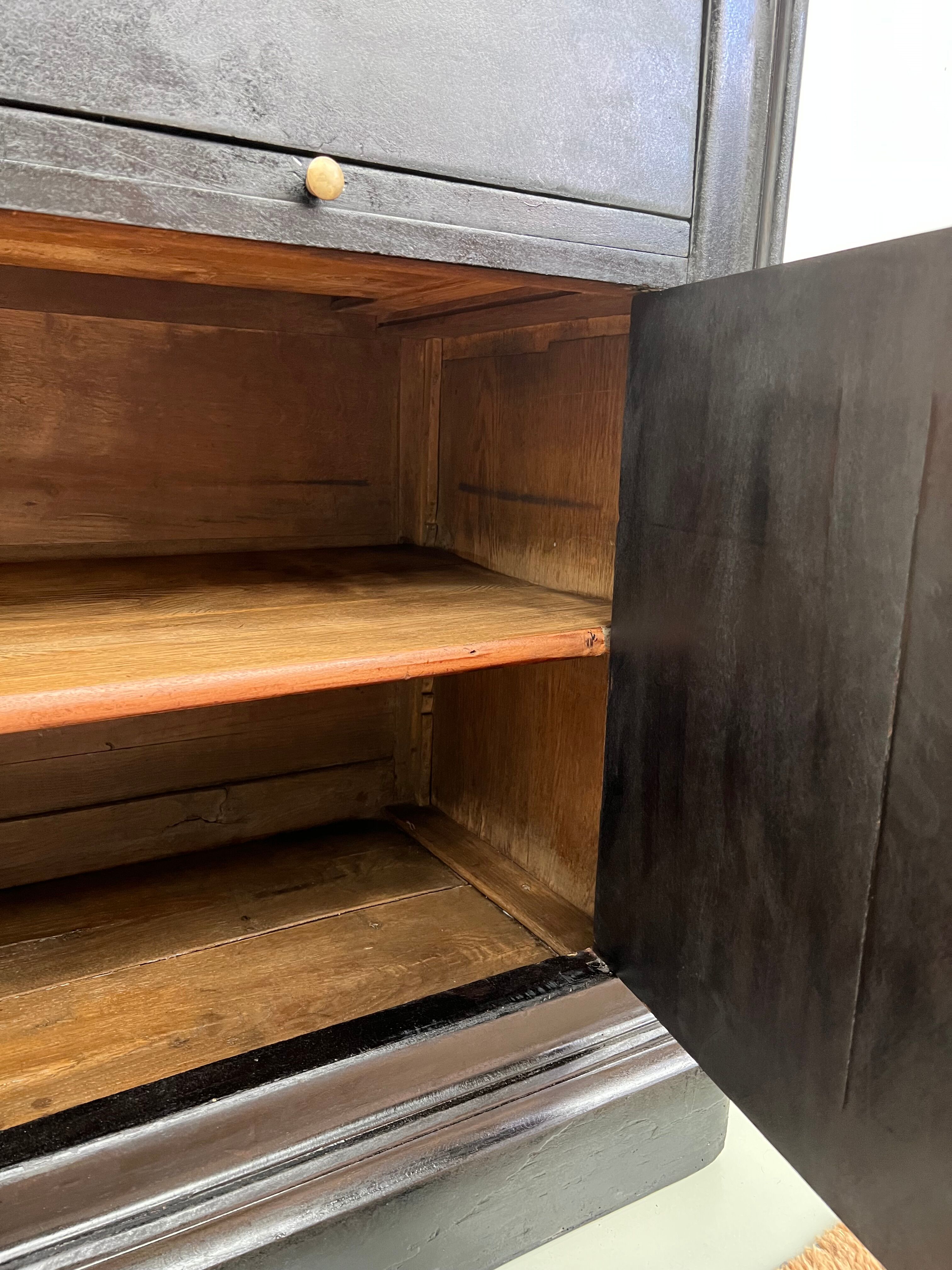 Sideboard - showcase 2 old body in blackened wood