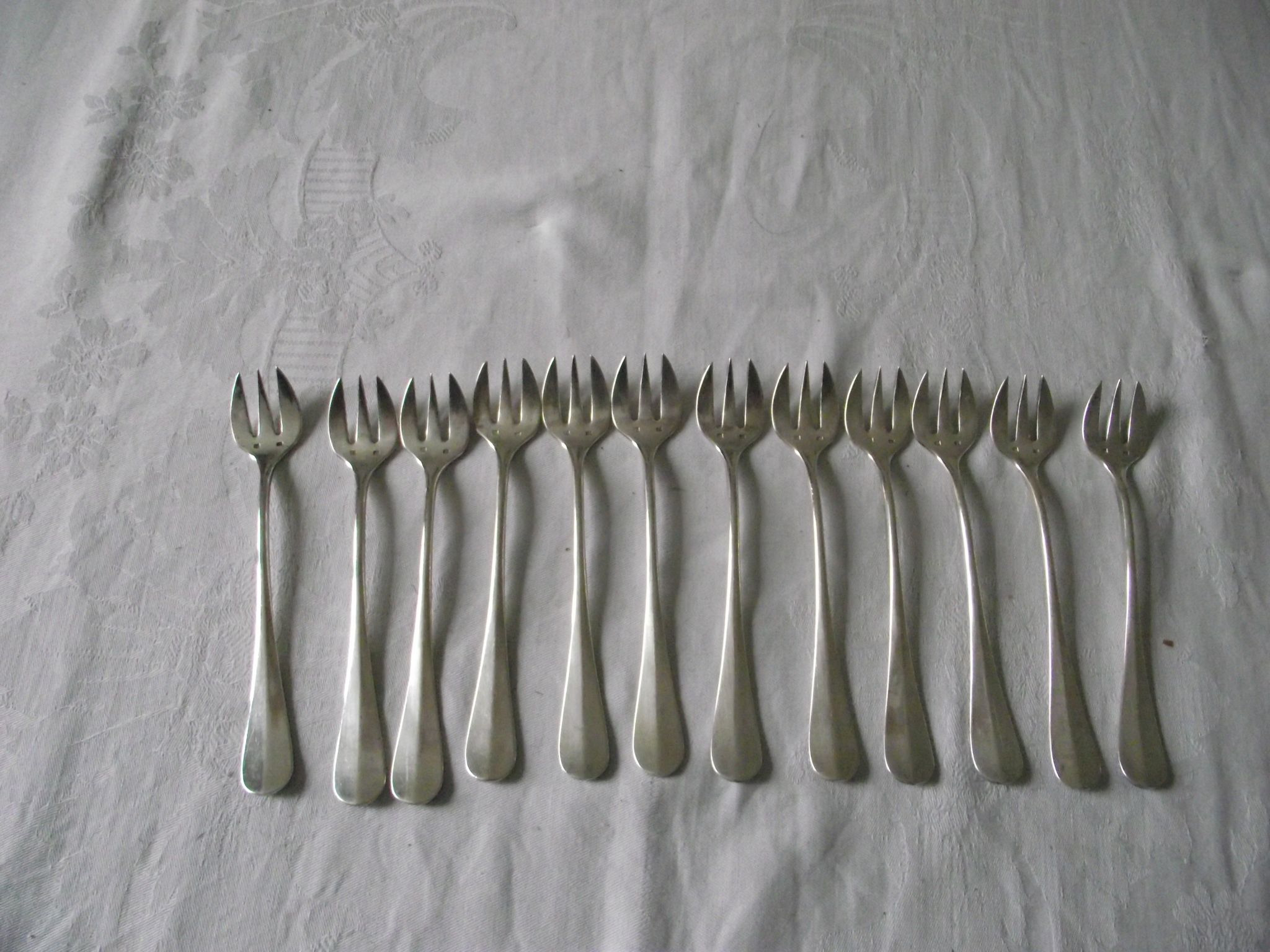 12 fourchettes à huitres métal argenté époque art nouveau