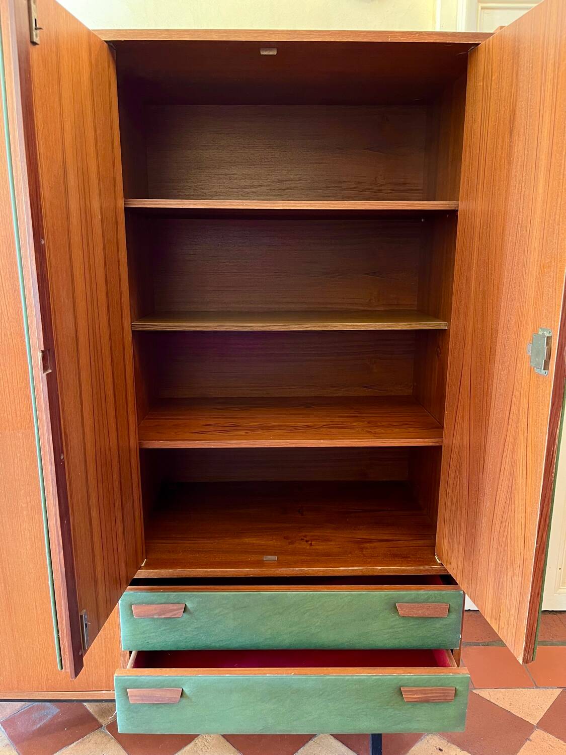 Regy edition wardrobe