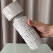 Vase / porte-bougie en céramique vintage d'Allemagne de l'Ouest – relief ivoire – années 1970
