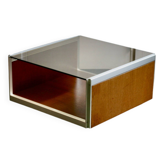 Table basse bois, aluminium et verre fumé. circa 1970