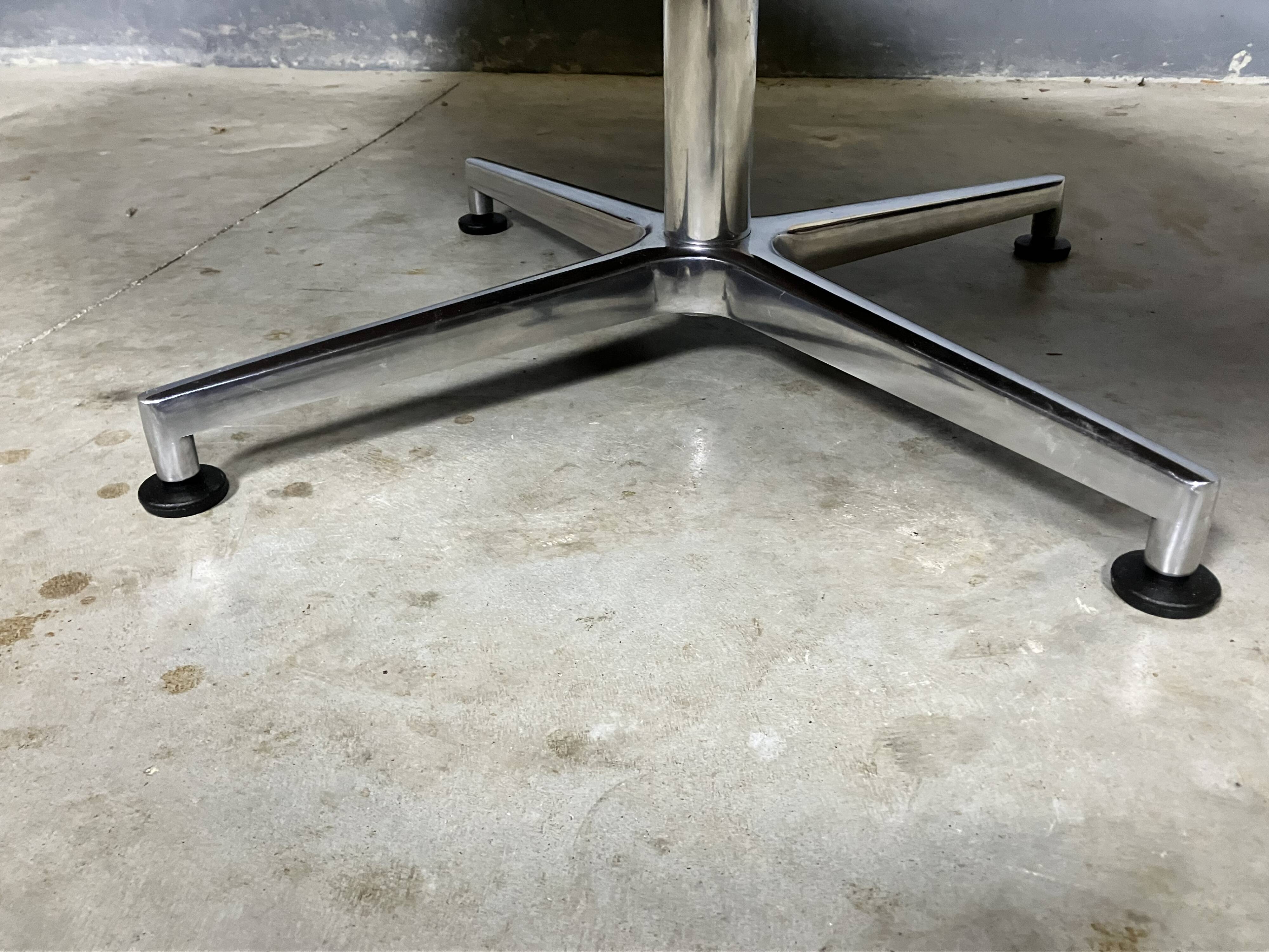 Table basse ovale vintage en chêne chromé