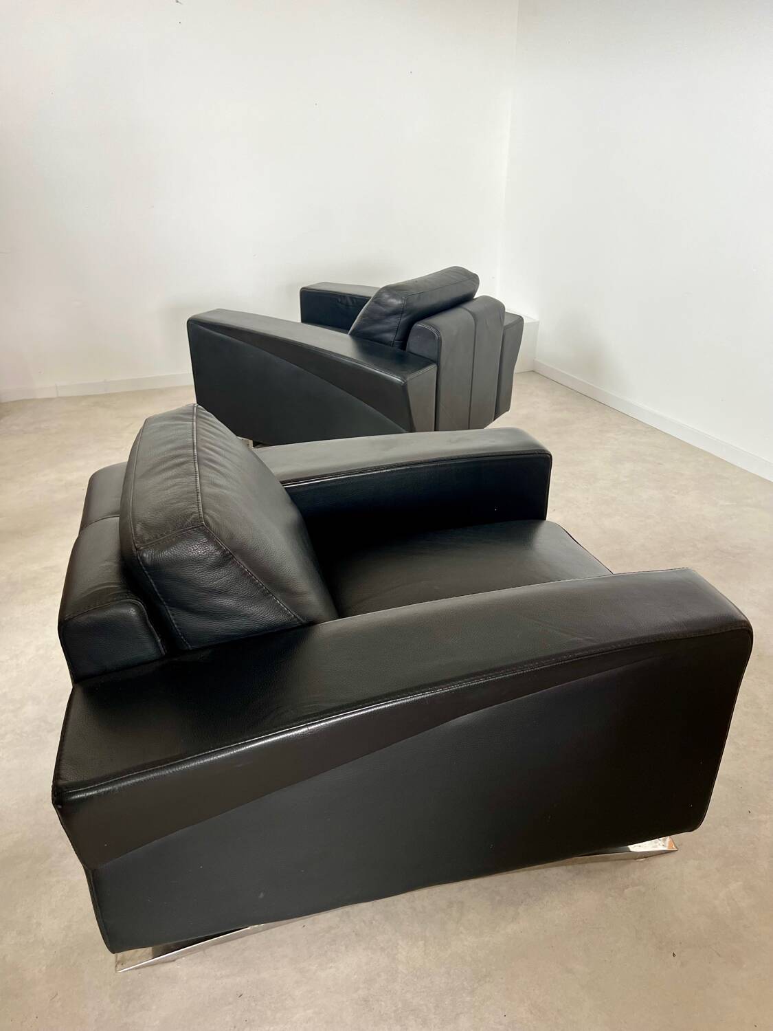 Lot 2 roche bobois designer leather armchairs 80s vintage custom aviator shape
