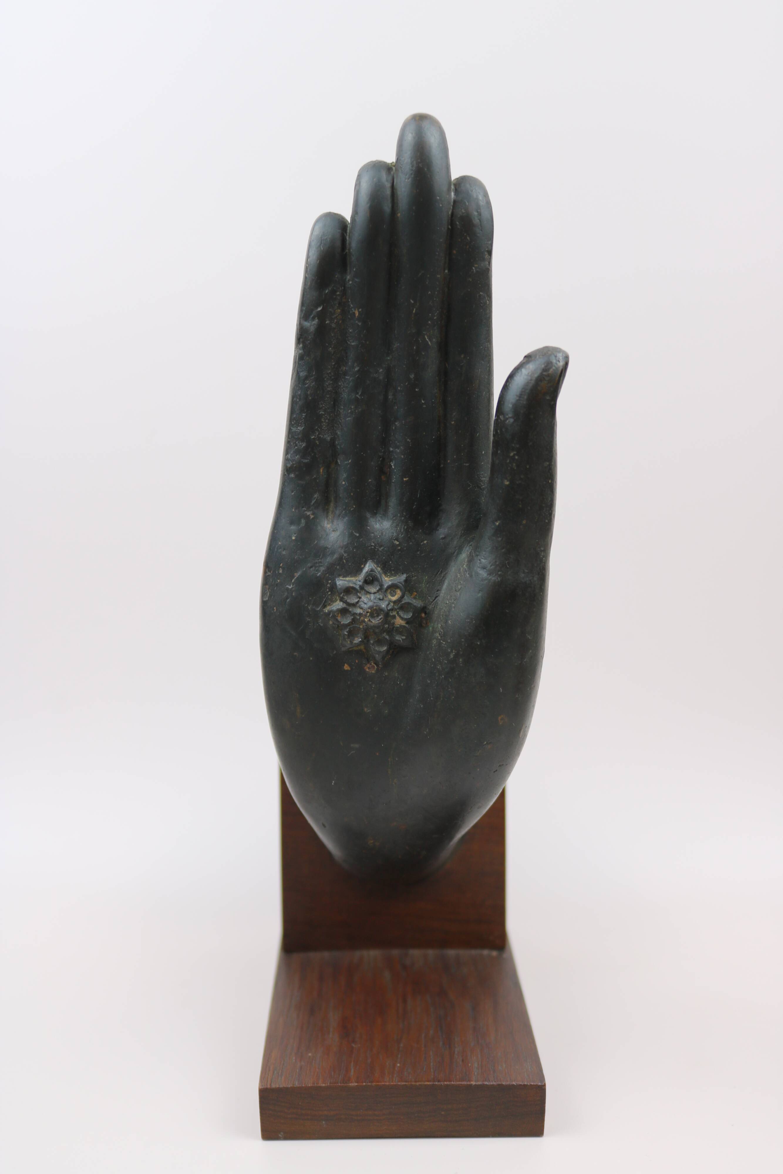 Serre Livre statue main de Bouddha