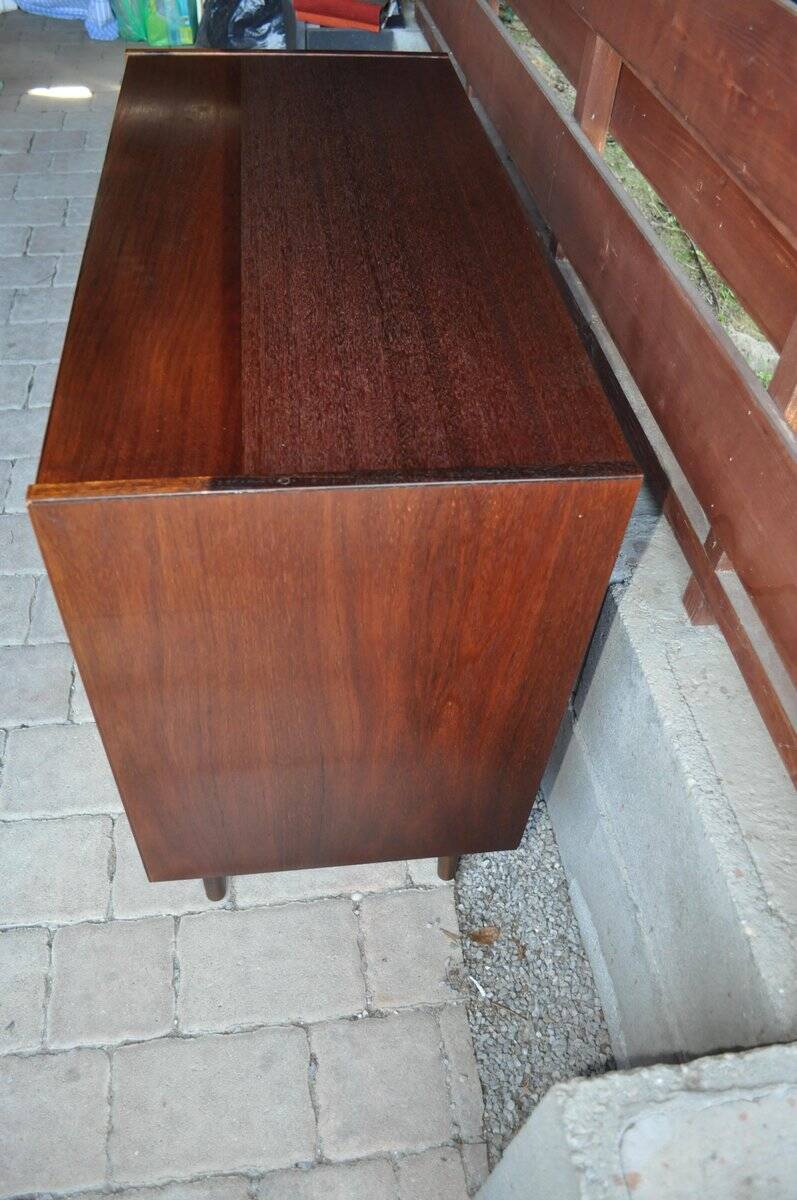 Scandinavian commode in brown rosewood from the 1960s, with 1 drawer and 2 doors.