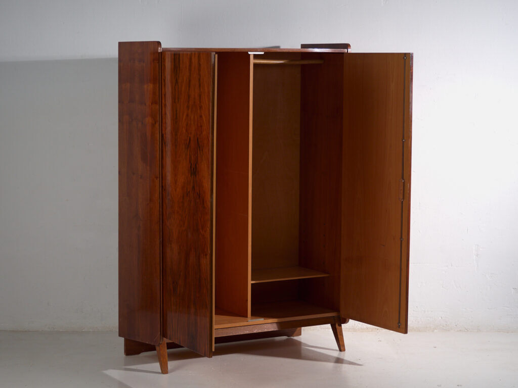 Armoire mid-century en palissandre – Tchécoslovaquie, attribuée à Pravánec, années 1950
