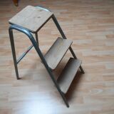 Three stool works undue ad Hoc Bourgoin