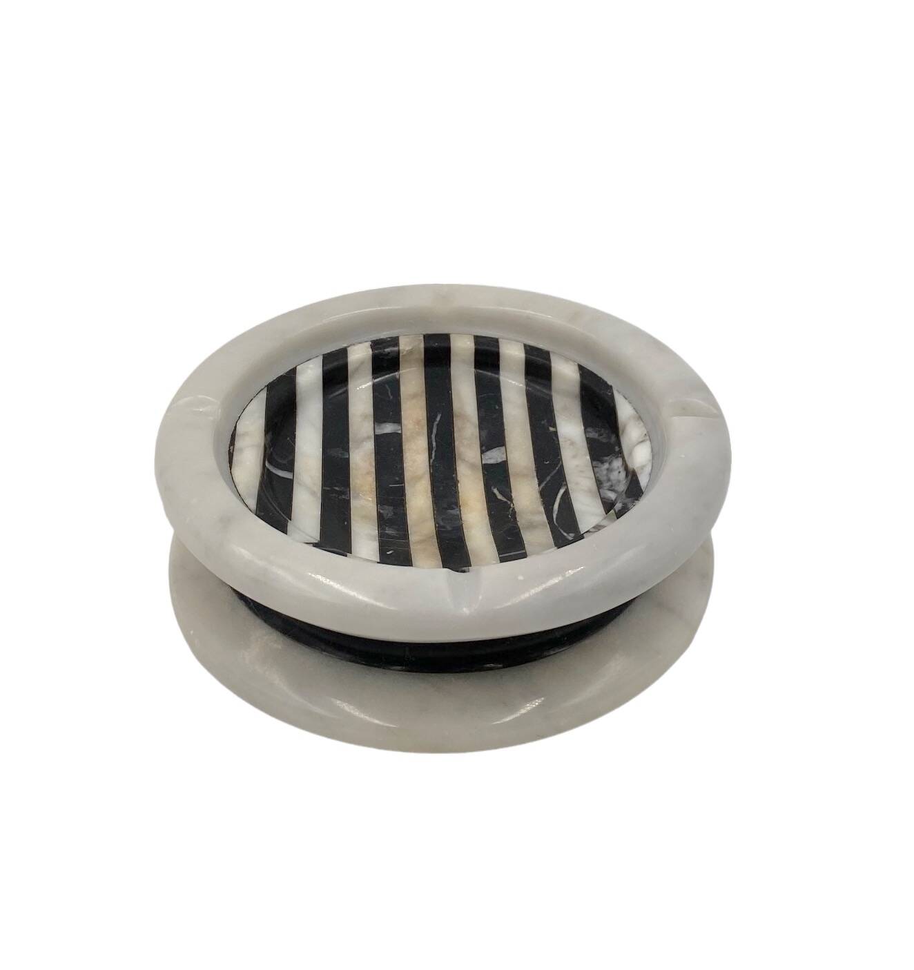 Black and white marble inlays ashtray, Casigliani Italy, 1970s