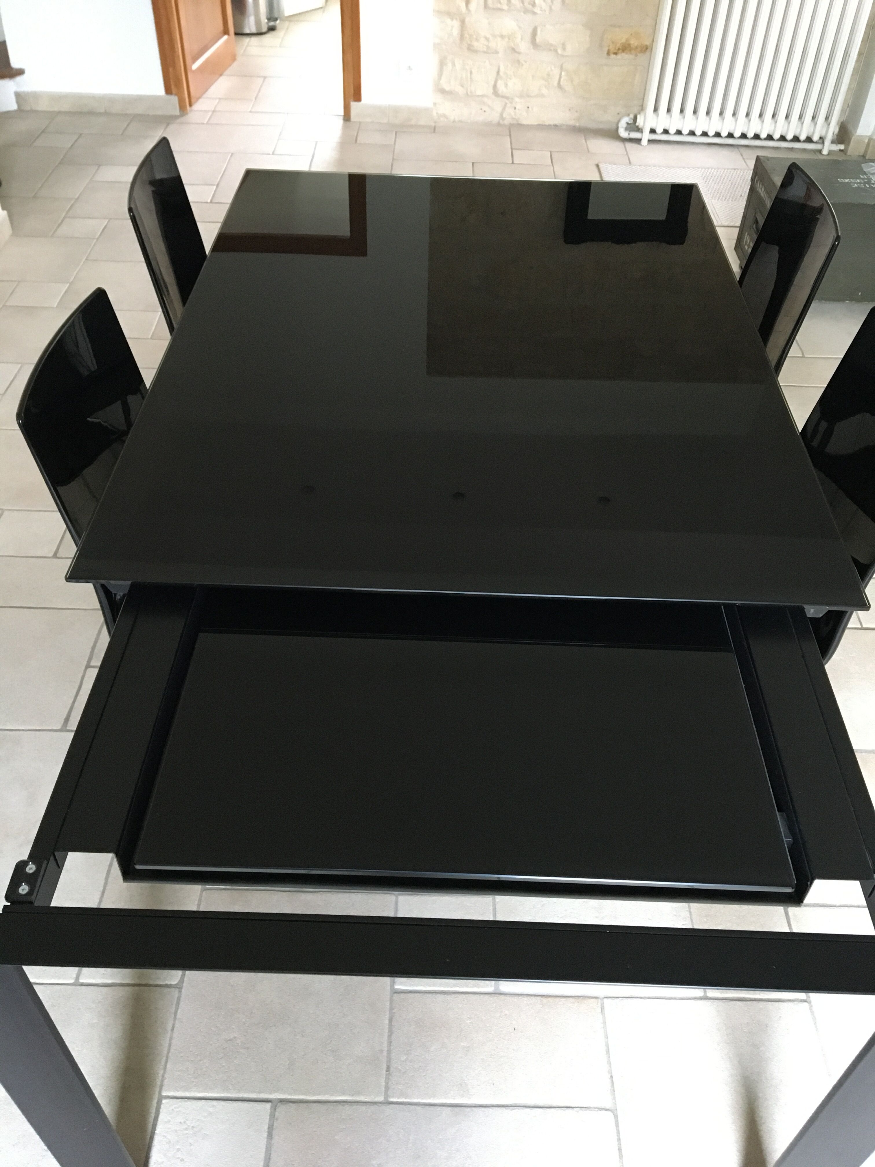 Stretch table in tempered glass HABITAT model Rio