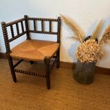 Corner chair in turned wood and straw
