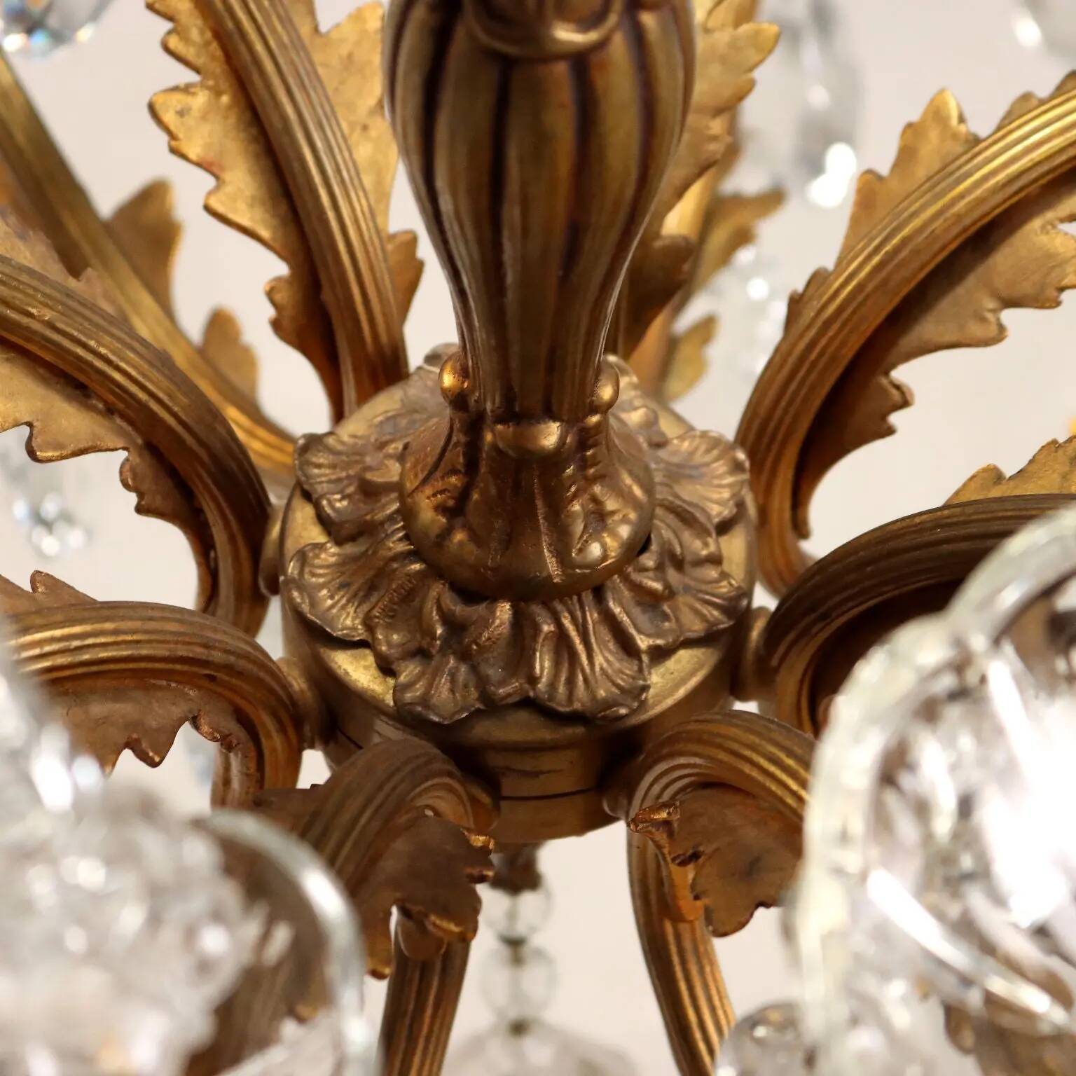 Paire de lustres anciens en bronze doré et verre, 12 lumières, XXe siècle