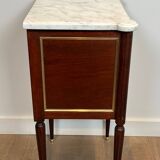 Pair of mahogany and brass side tables or bedside tables with Carrara marble tops.