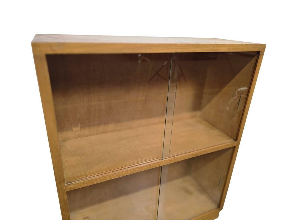 Vintage wooden mini shelf/display case/bookcase