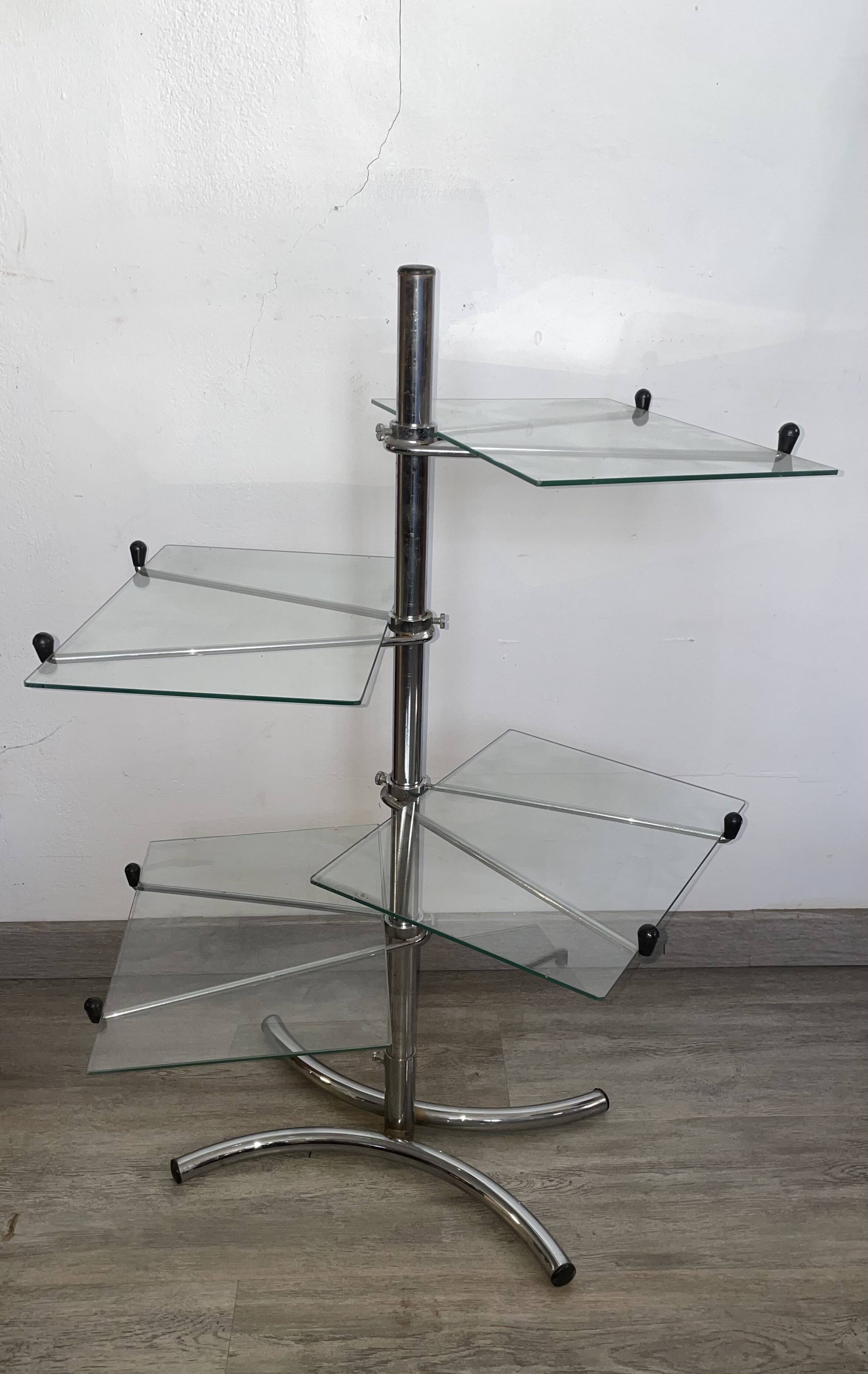 Four-tier rotating shelf in chrome metal