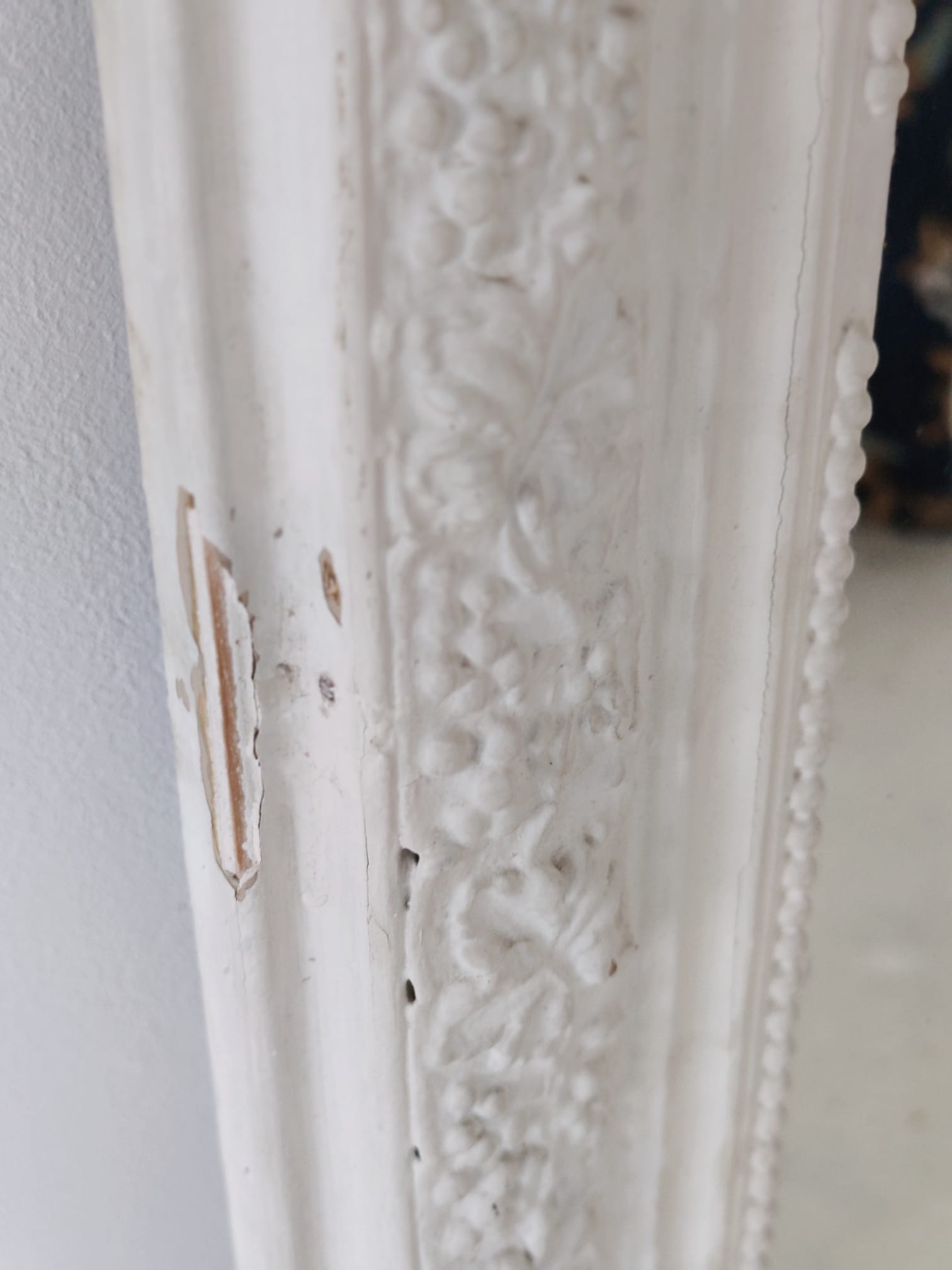 White lacquered wood mirror