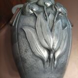 Vase Art Deco en étain d'art repoussé Signé René Sitoleux