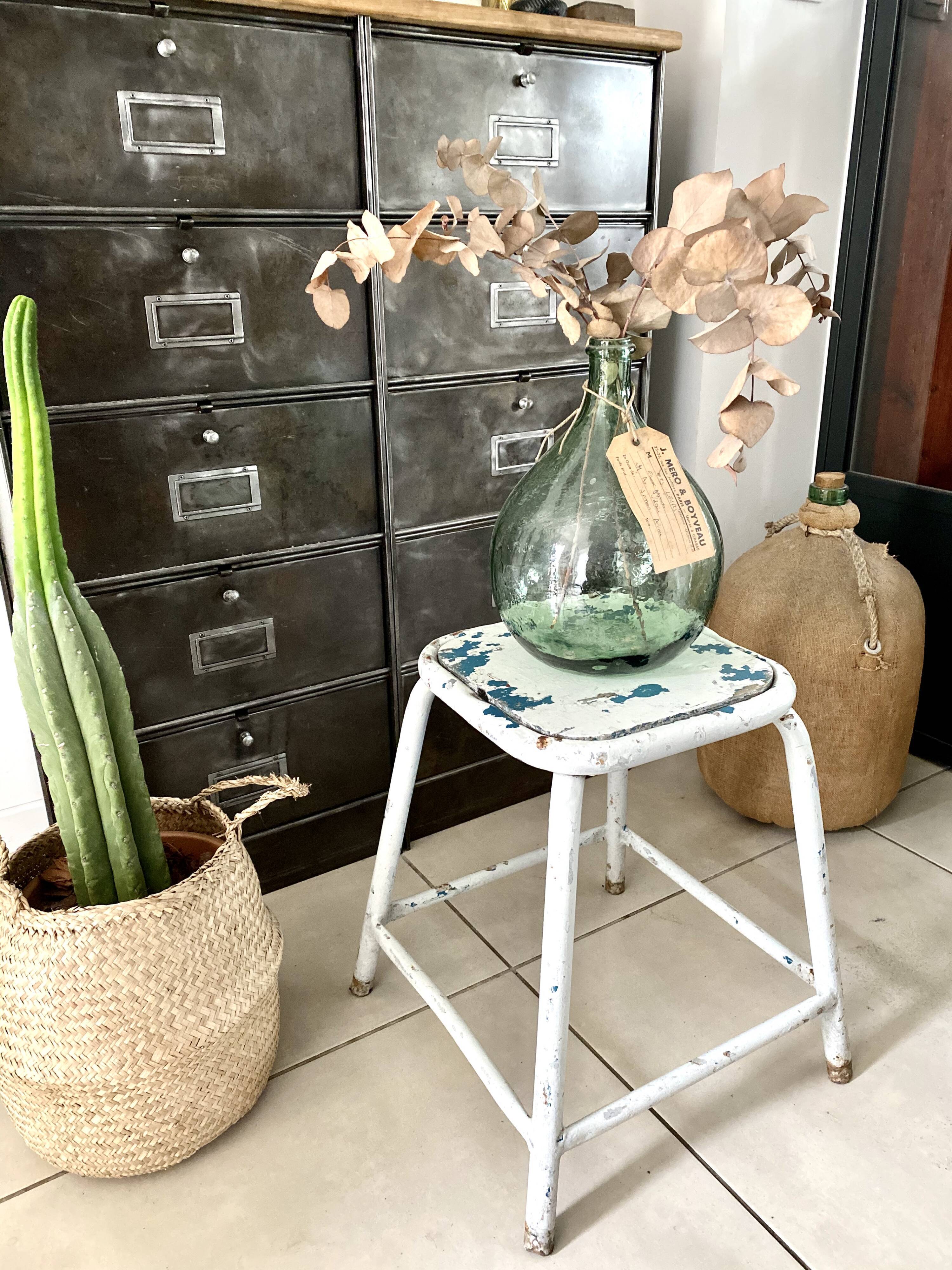 Industrial workshop stool