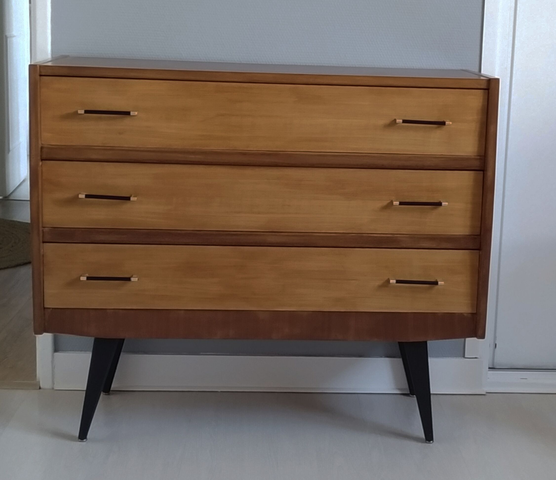 Vintage chest of drawers