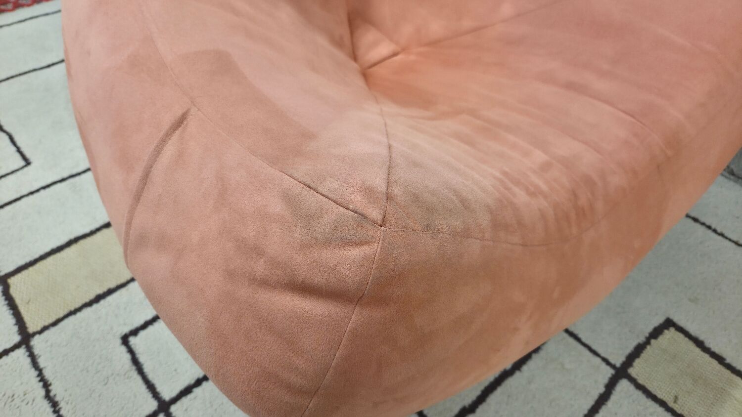 Fauteuil triangle vintage "Escapade " design cocon années 70'.