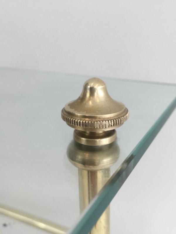 Porte-revues de style néoclassique en laiton et tablette de verre de la Maison Jansen