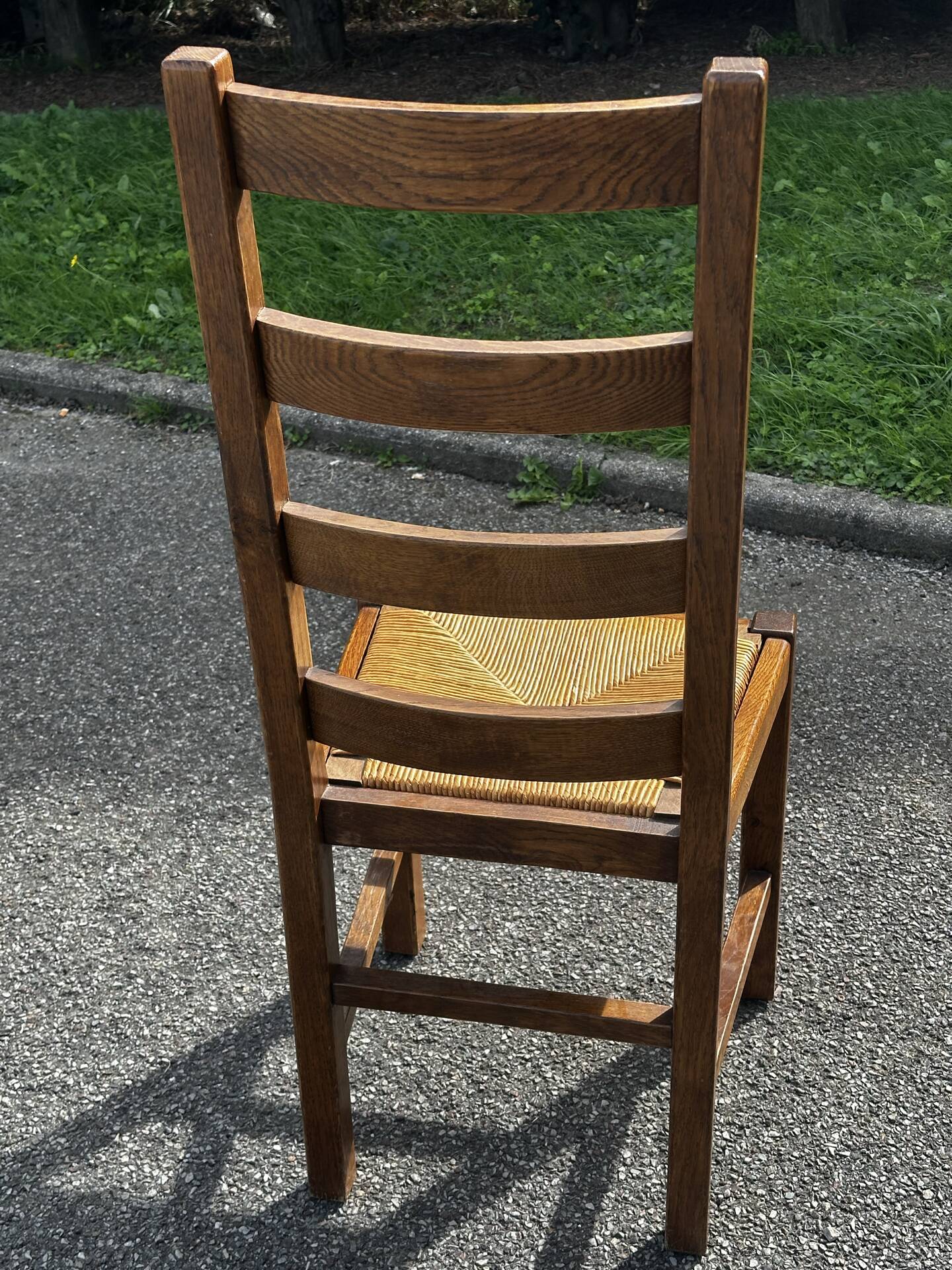 Paire de chaises en chêne et paille – années 50