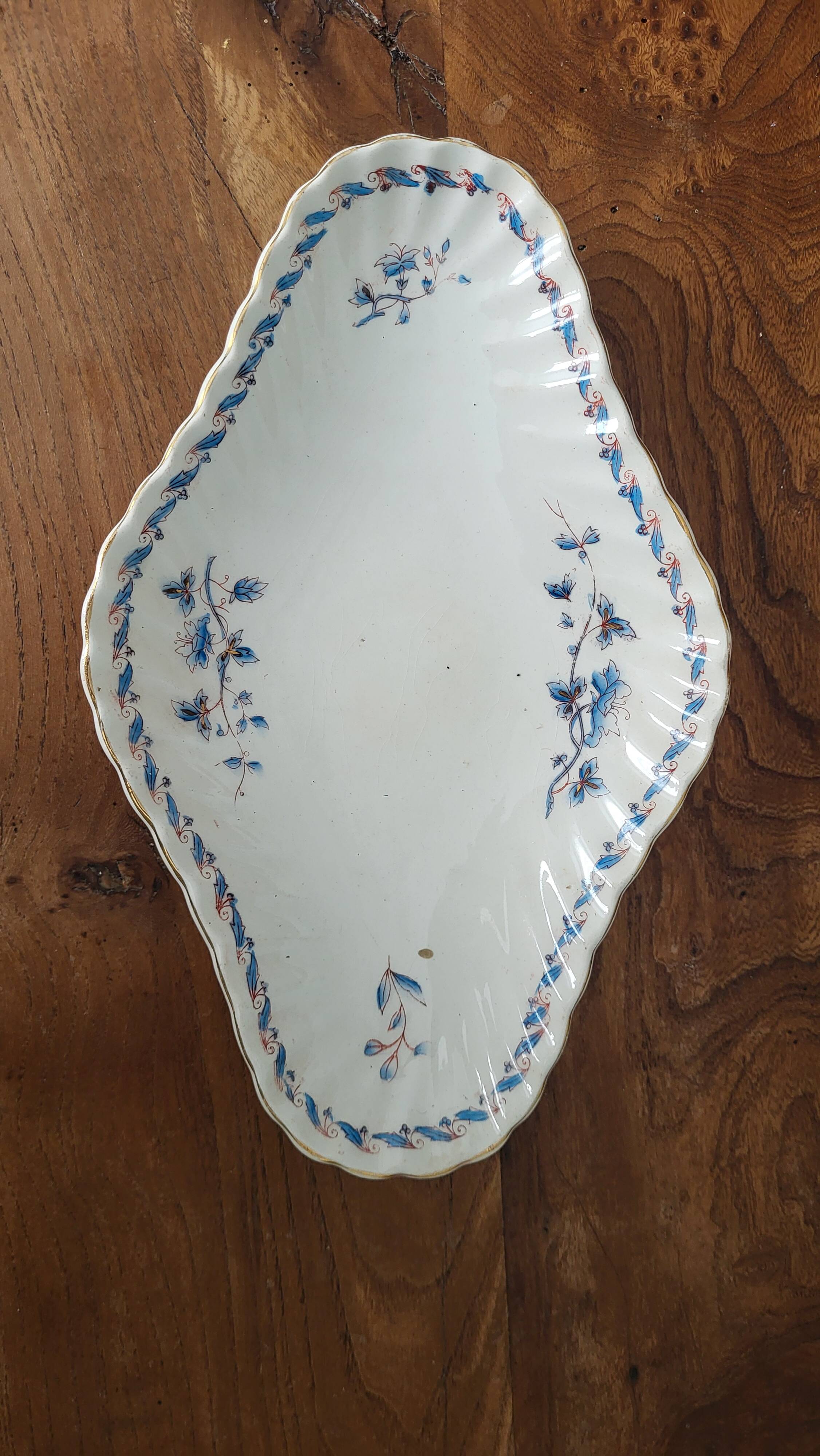 Petrus Regout 19th century dinner service 115 pieces