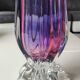 Vase Design forme Florale/Corolle, en verre d Art soufflé Murano/Italie. Dégradés de tons bleus/roses. Dim 31 x 10 cm