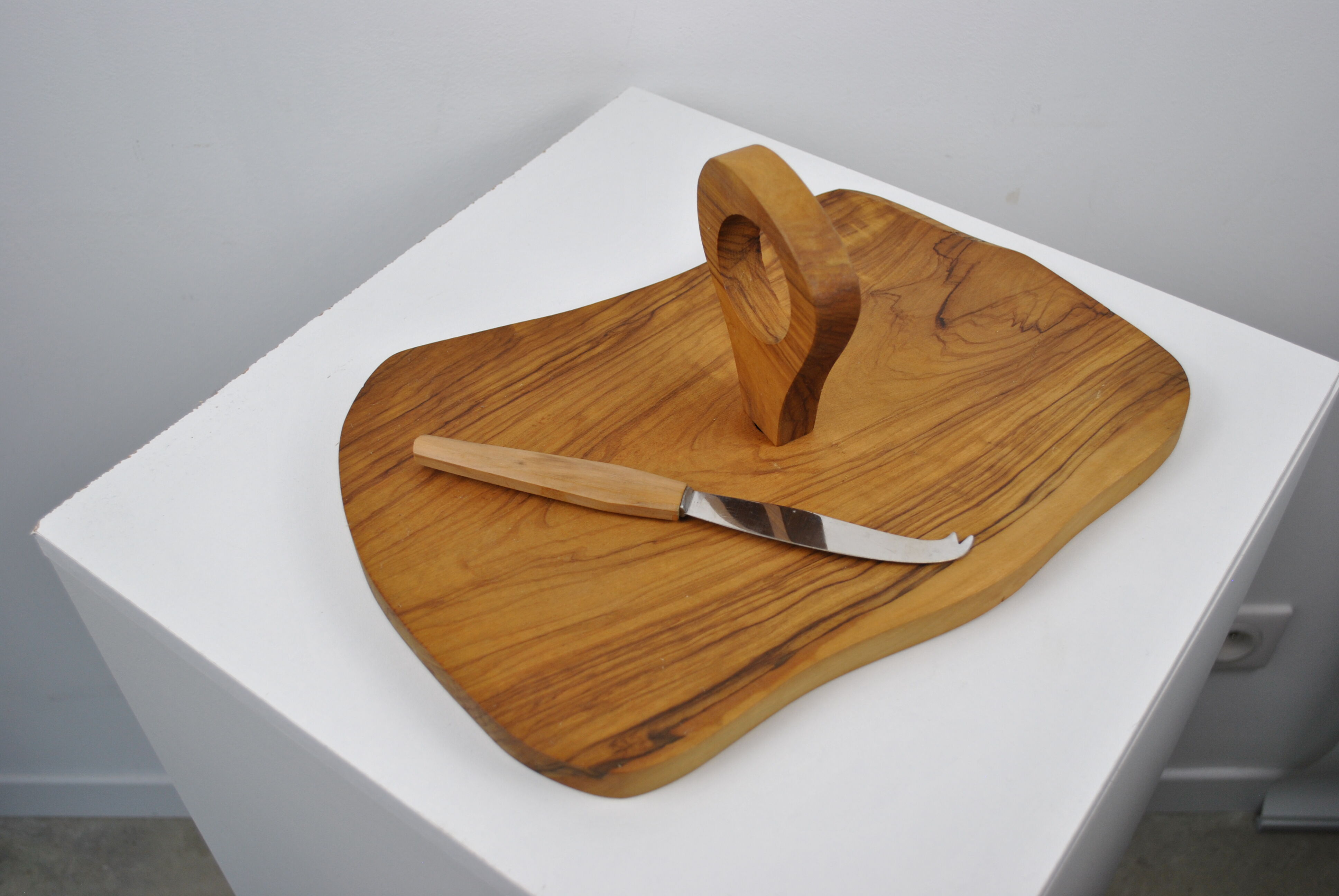 Walnut cheese platter 1970