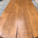 Ancienne table bistrot ovale en bois massif teinte claire  Dimensions 220 cm x 88 cm