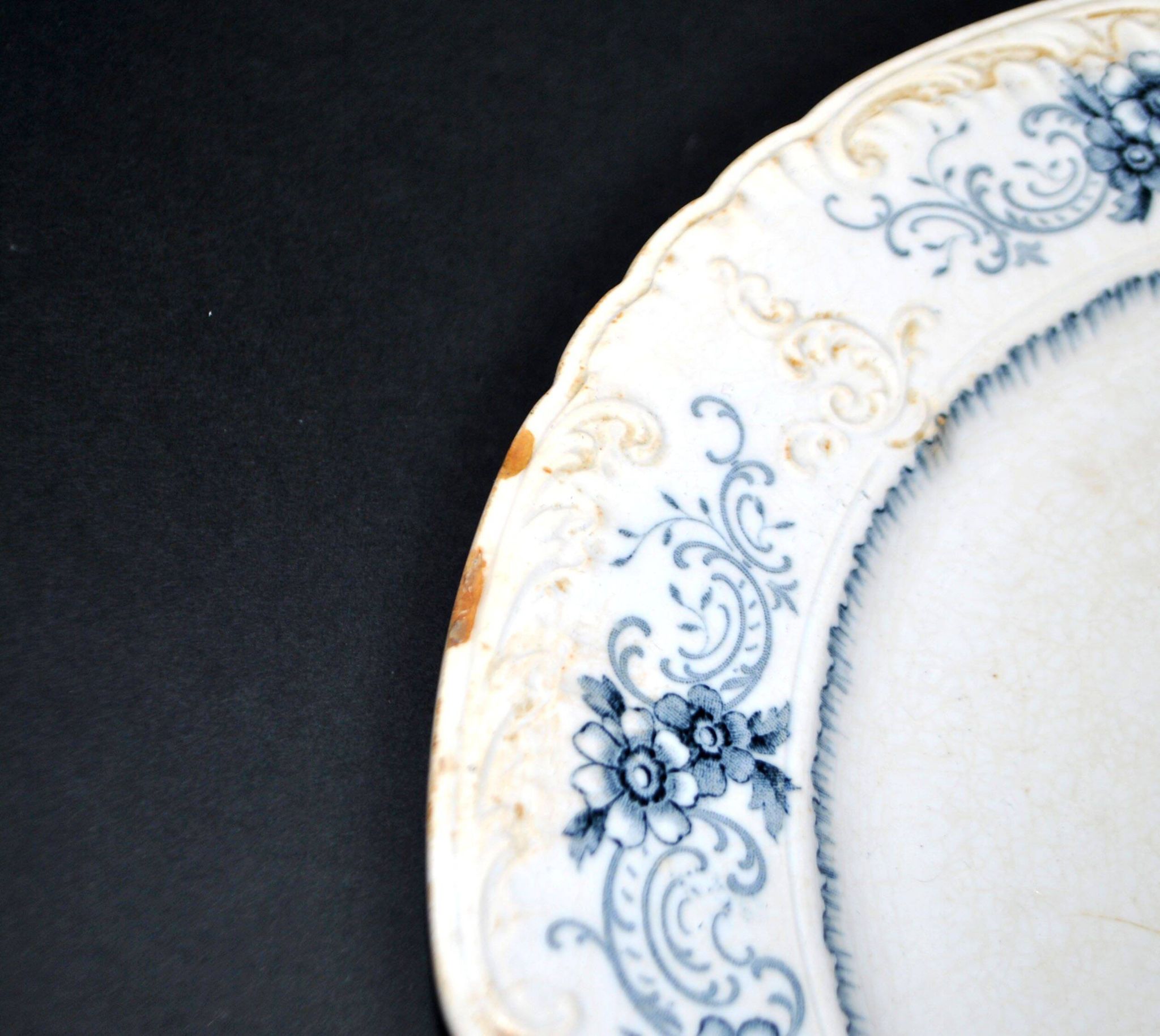 Sarreguemines set of 4 antique Aïda flat plates in earthenware from Sarreguemines U&C 19th century.