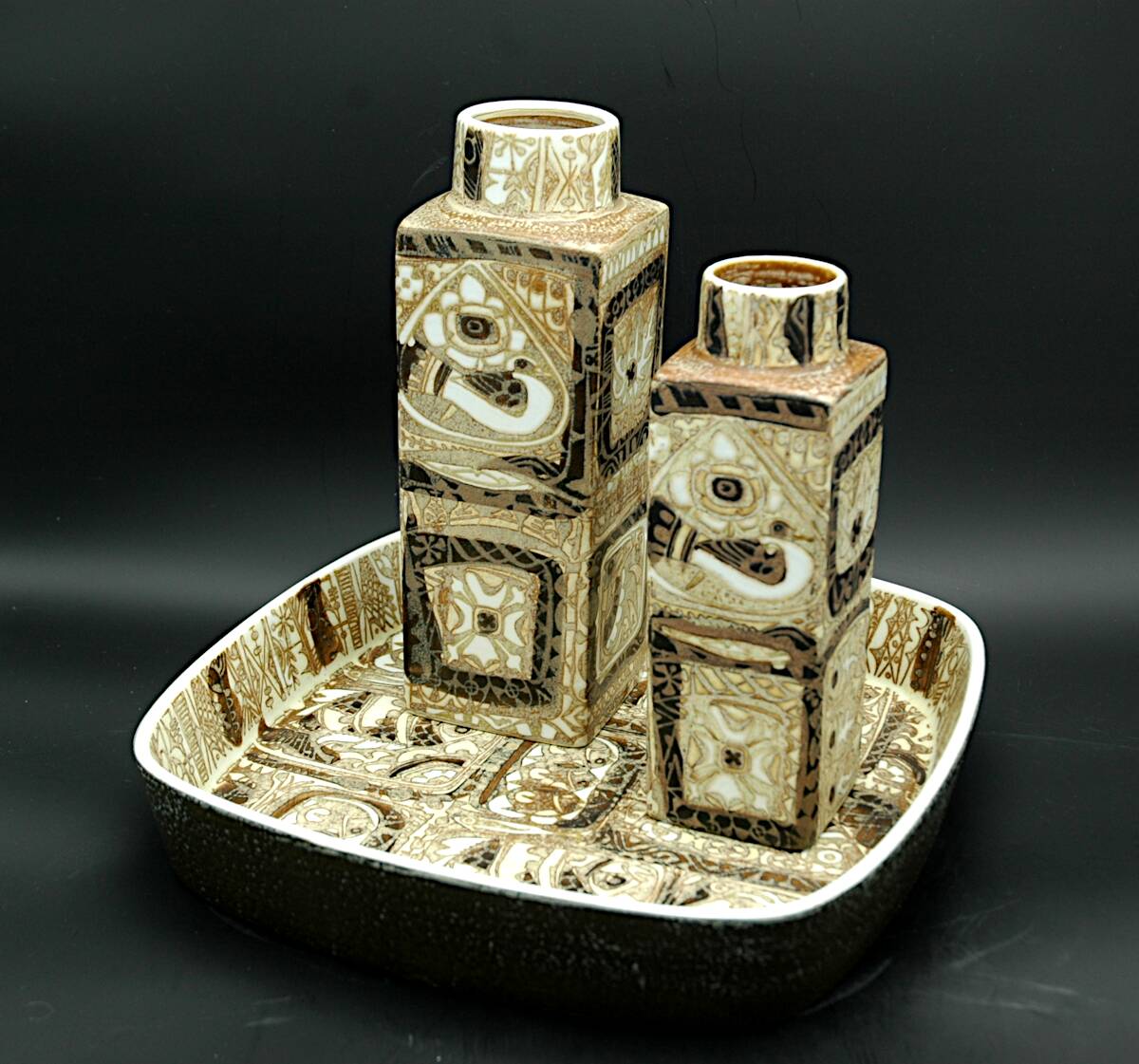 Set of 2 vases and 1 tray signed nils thorsson