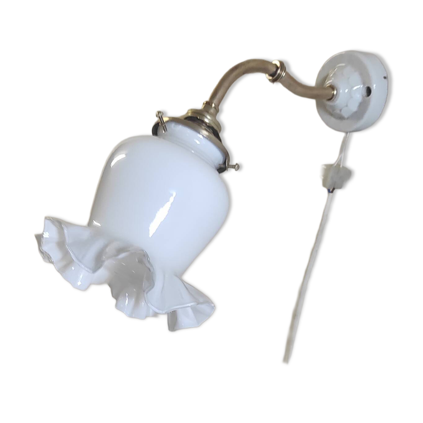 Swan neck wall light in brass, porcelain and opaline - mid 20th century.