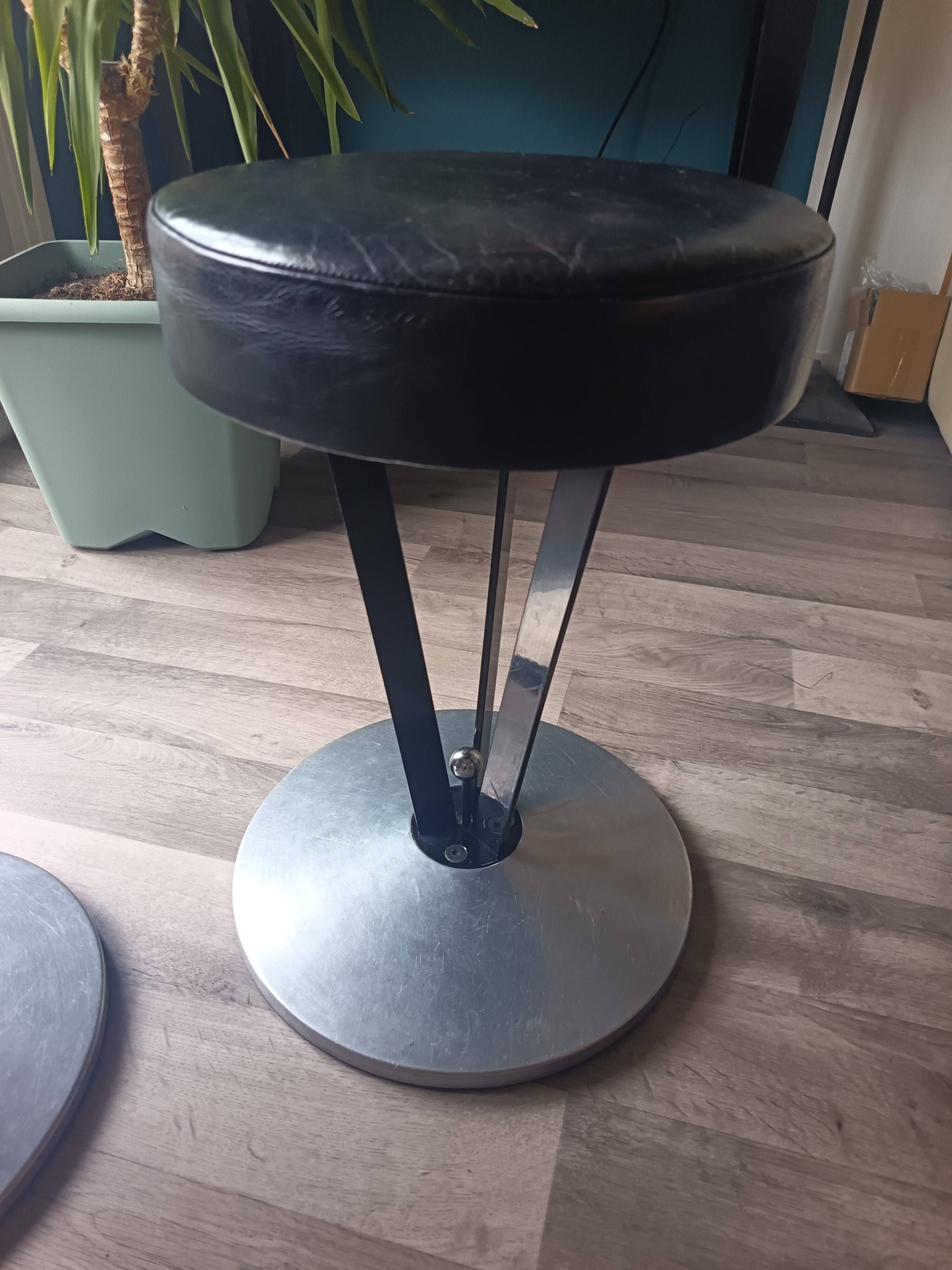 Dry Martini table and stool set