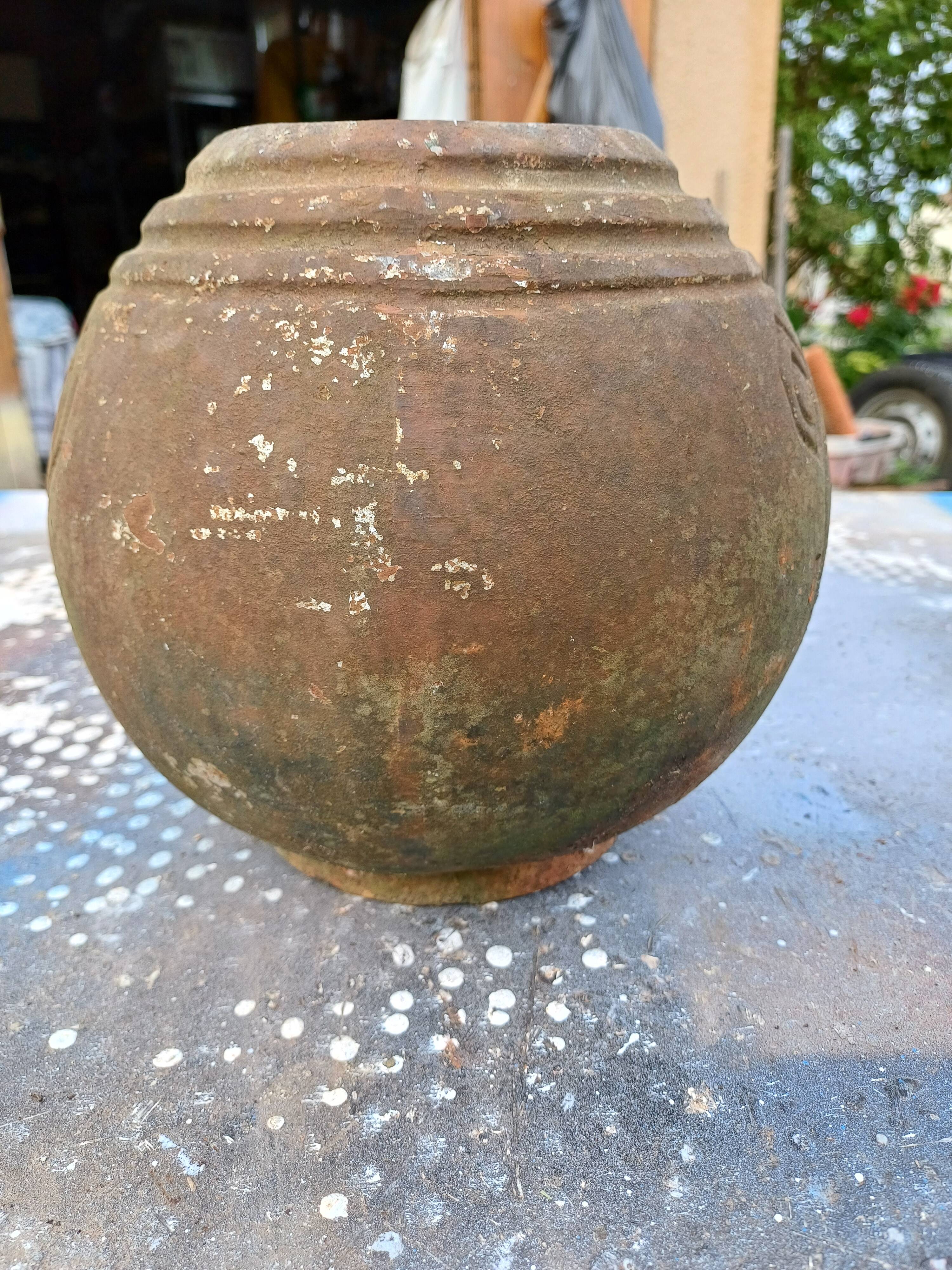 1 round cast iron vase from 1900 in Art Deco style: Charleville - Mézières
