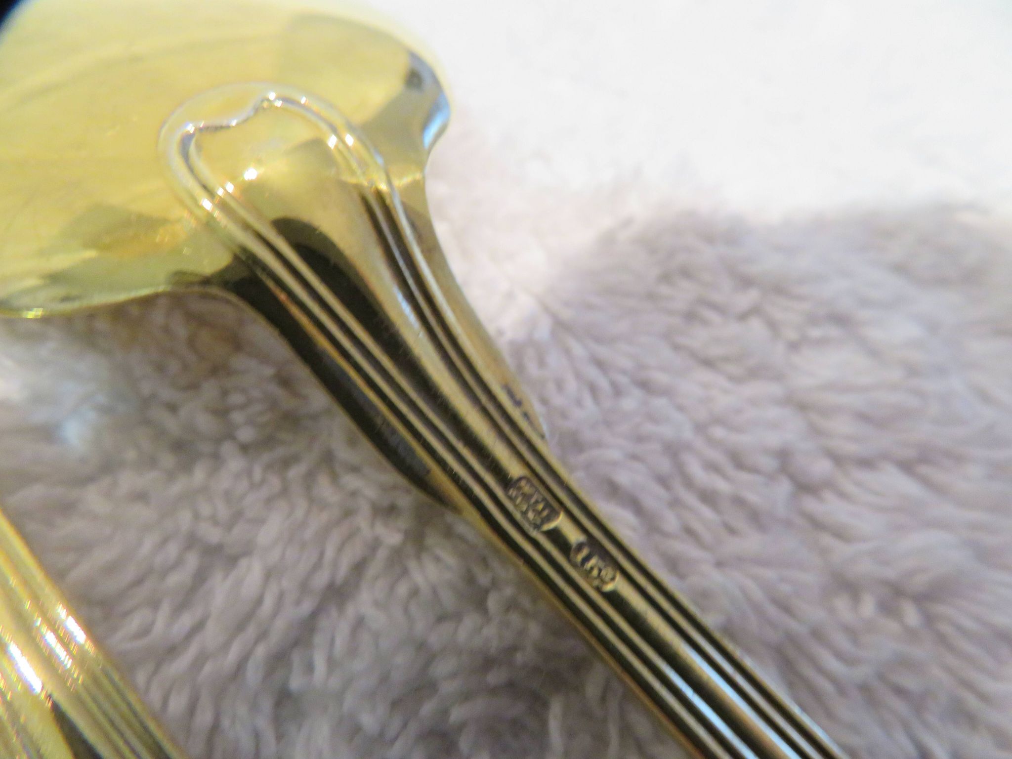 12 gold metal ice cream scoops with net decoration 14.6cm
